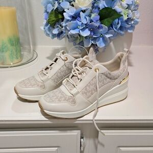 Michael kors wedge shoes size 8.5